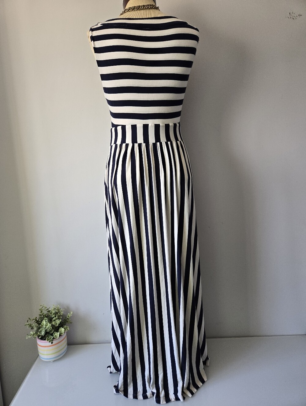 Boden Olympia Jersey Navy and White Vertical Stripe V-Neck Maxi Dress. Size 6 - Picture 6 of 11
